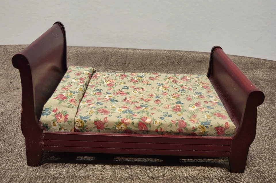 Vintage Wood Bedroom Suite Doll House 4 Pieces 1:16 Bed Dresser Fireplace mirror - Image 2 of 4