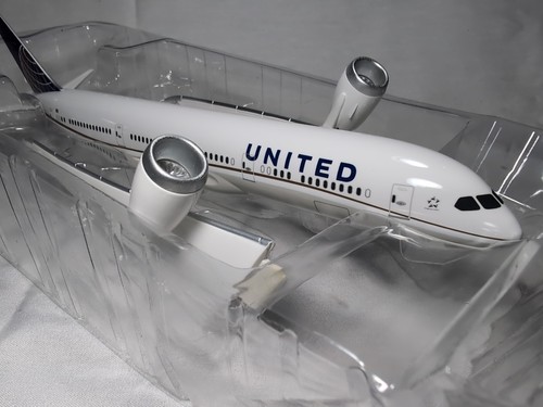 Pacmin Boeing 787-9 Dreamliner 1/200 Scale United Airlines Plane New Box *Read* - Picture 5 of 14