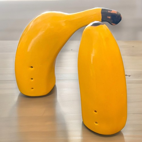 Retro Banana Salt Pepper Shakers Ceramic 1978 Lin Jen Fruit Kitchen Kitsch - Picture 6 of 6