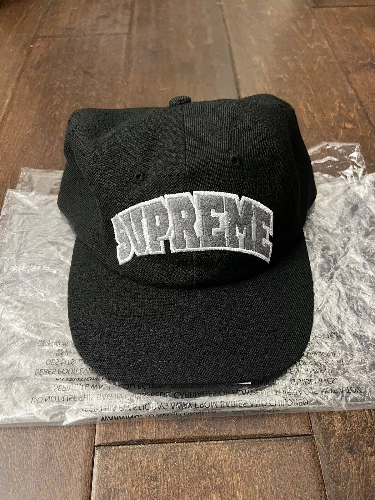 Casquette Supreme FW24 Felt Arc 6 panneaux noir blanc snapback taille unique neuve EN MAIN