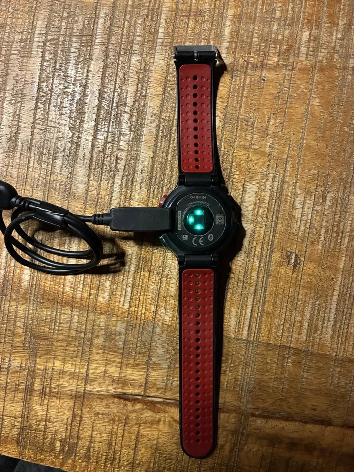 Garmin Forerunner 235 GPS Laufuhr Schwarz Armband + Neue Armband Gebraucht Gut - Bild 2 von 2