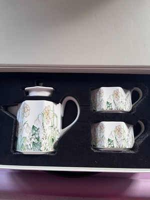 Floral Tea For Two Set Neu in Geschenkbox Sechseckige Teekanne & 2 Tassen Botanisch