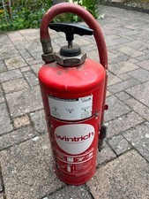 Feuerlöscher als Versteck