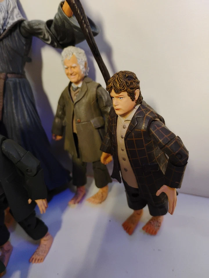 Lote de figuras de El Señor de los Anillos Gandalf y toda la pandilla 4,25" Marvel usadas Foto 3 de 4