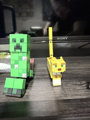 LEGO  Minecraft Creeper and Ocelot (21156) Toy Retired