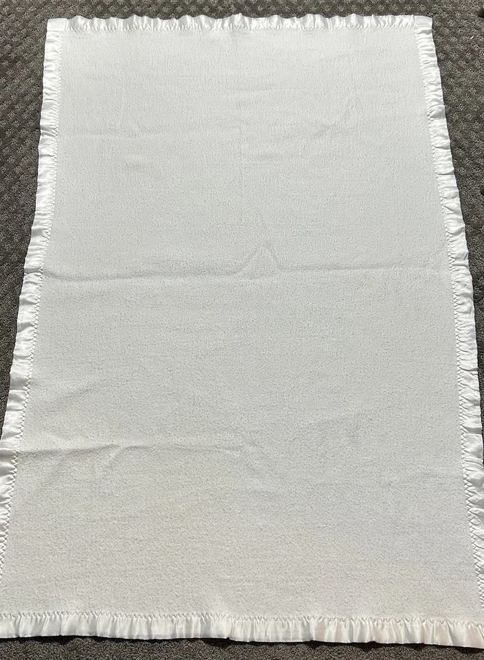 Cobertor de berço vintage Carters 100% algodão e cetim acabamento branco 36” X 50” - Imagem 4 de 4