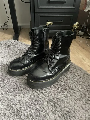 Dr. Martens Jadon