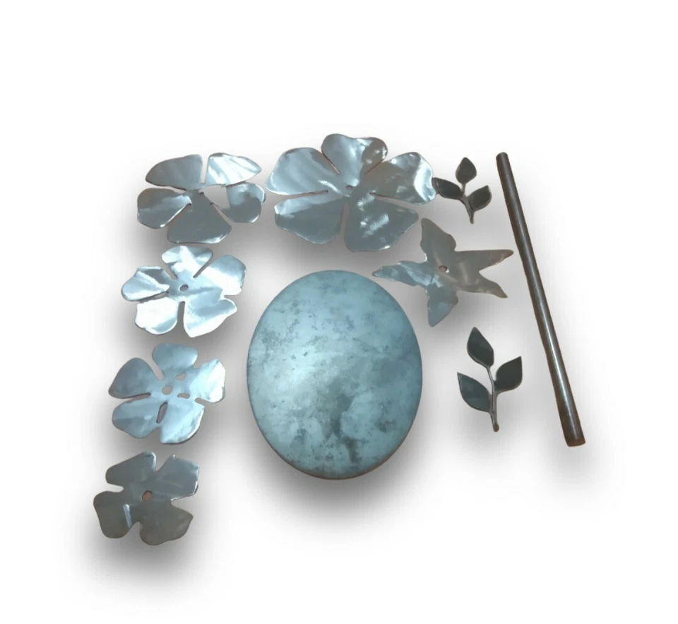 10 Piece DIY Weld Together Metal Rose Kit - Image 2 of 4