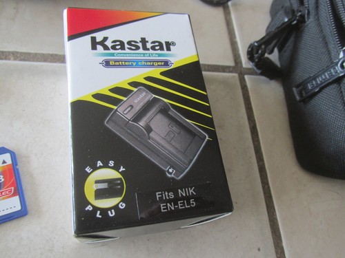 Nikon COOLPIX 7900 Digital Camera Tested 7.1 MP 2 Batteries & Charger Case Cord - Picture 4 of 8