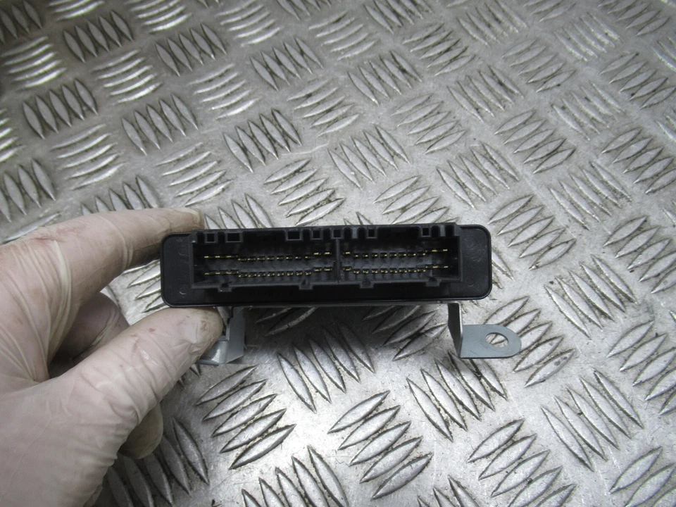 2019 MITSUBISHI OUTLANDER RE1 4x4 2.0 PETROL AUTO MK3 GEARBOX ECU (4J11) REF9307 - Image 3 of 4