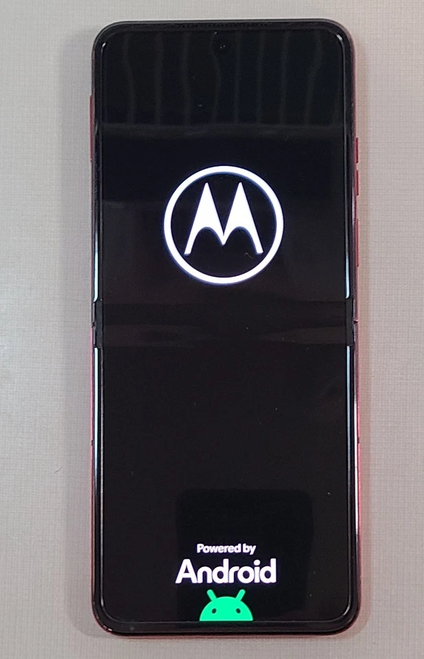Motorola Razr Plus 2024 - T-Mobile - 256GB Hot Pink - XT2451-1 - EXCELLENT Cond. - Image 3 of 4