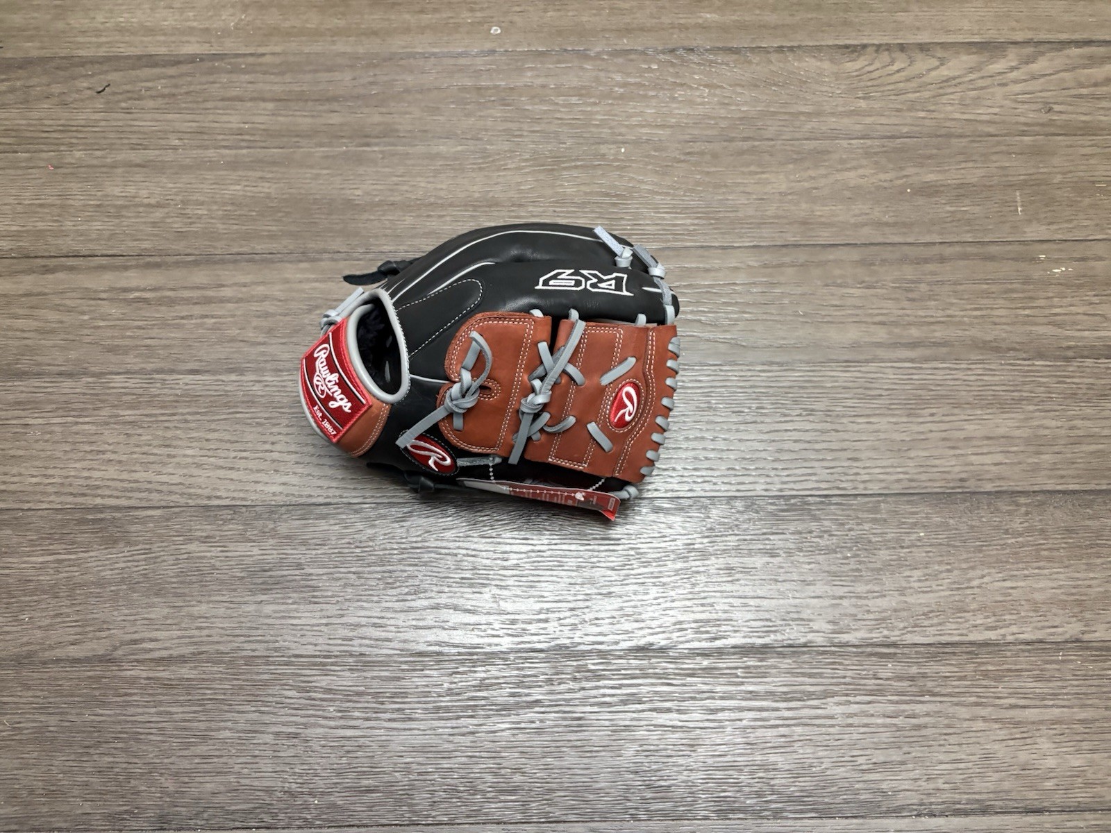 New Rawlings R9 12&rdquo; Two Piece Web  Black Brown