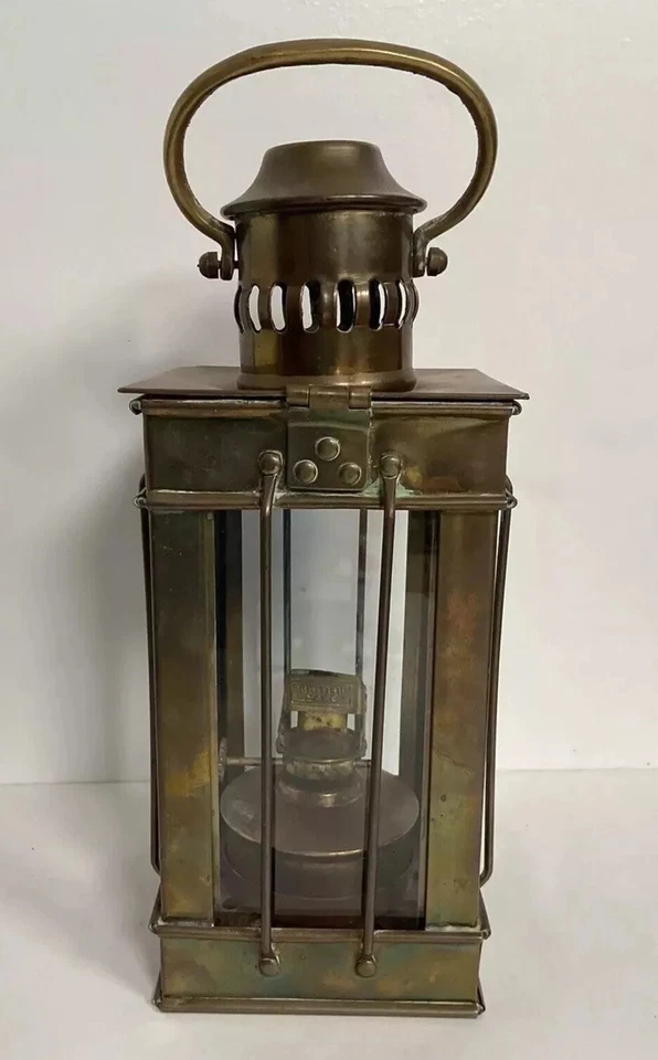 Vintage British Make Brass Ship Lantern 1930’s Nautical Oil Lamp - Image 4 of 4