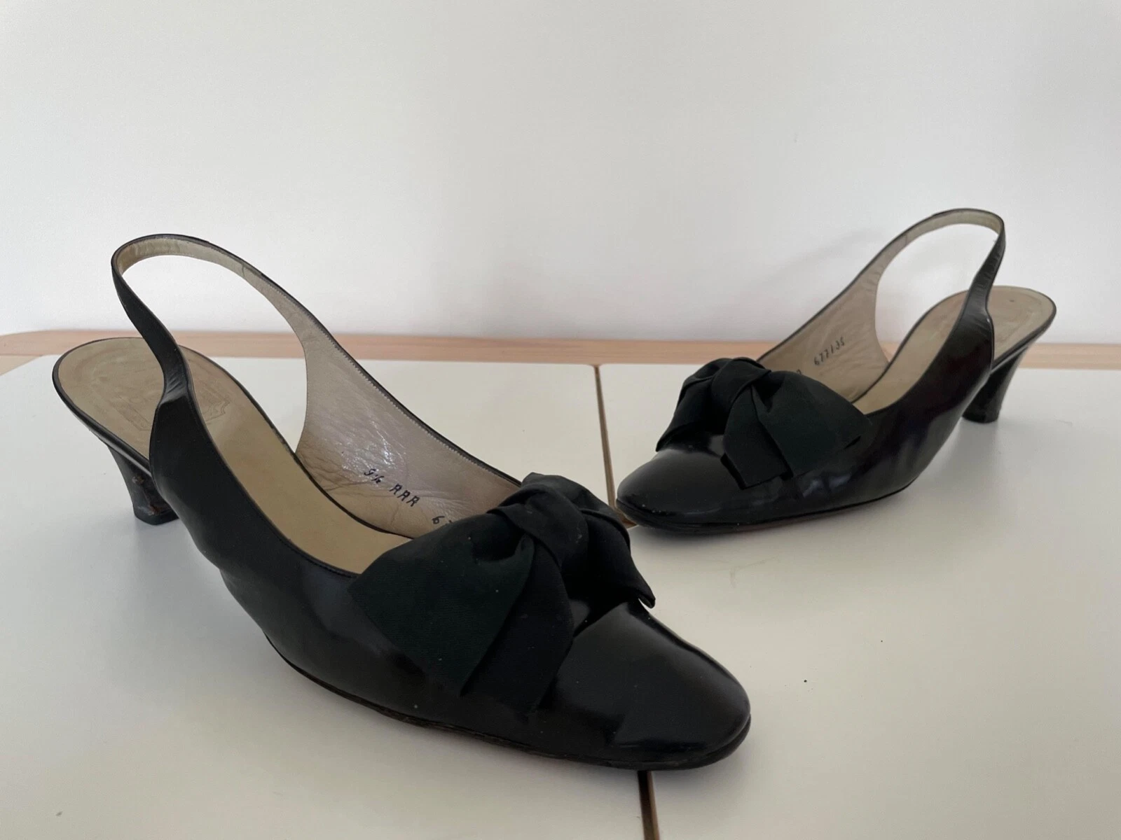 Chaussures arrière à fronde inclinées vintage pour femmes années 1980 Christian Dior en cuir noir. 9,5.