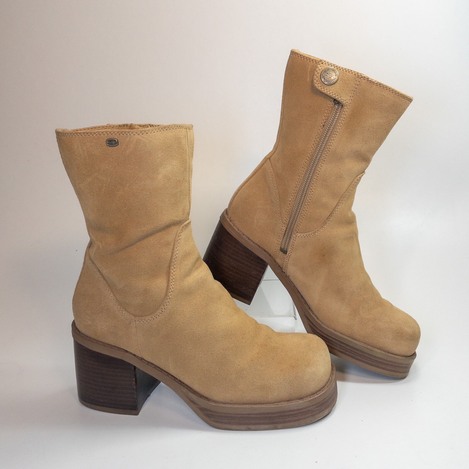 platform boots skechers