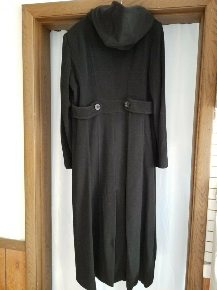 Abrigo largo de guisante para mujer en estado nuevo. Marca-Este 5to, Talla-M, Color-Negro. Foto 2 de 2