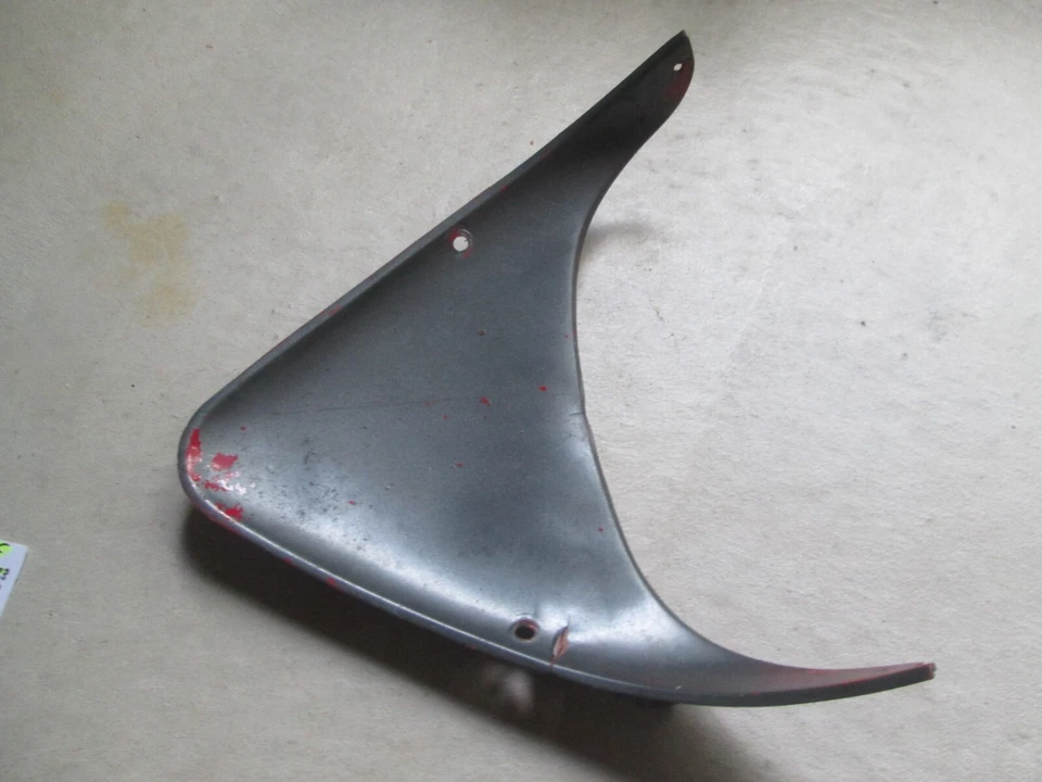 HONDA 1990-1993 VF750F INTERCEPTOR CUBIERTA CENTRAL INFERIOR 64270-MT4-000ZA AGRIETADA Foto 2 de 4