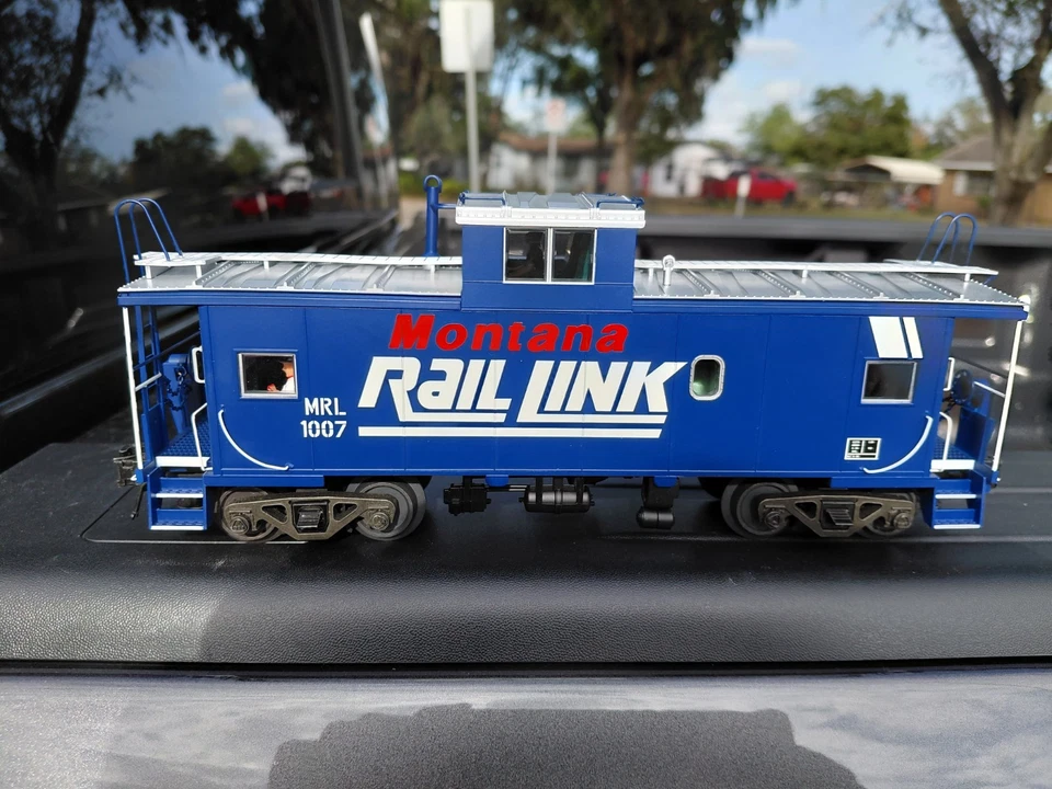 Atlas O Scale 6653-1 Standard Cupola Montana Rail Link Caboose #1008 (3 Rail) - Image 3 of 4