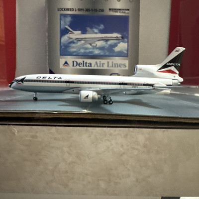 GJ 400 scale die cast model DELTA L1011-385-1-15-250 Commercial Airliner N740DA