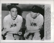 1947 Press Photo Eddie Miller Reports Retirement Reds - DFPC19345