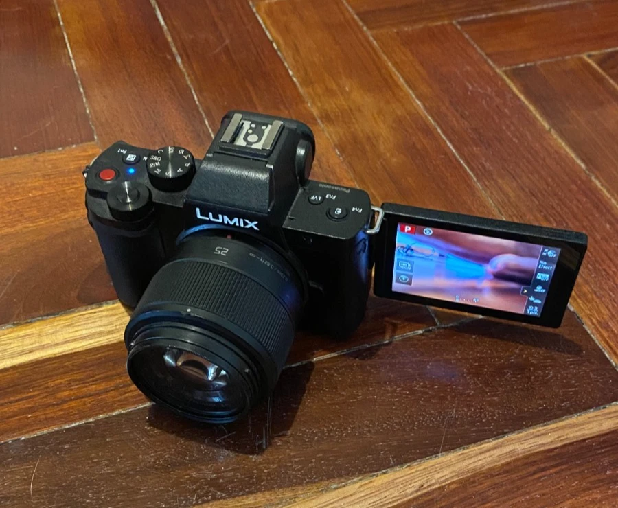 Panasonic LUMIX DC-G110 20,3MP Spiegellose Systemkamera Mit G-25mm Objektiv F1.7, Foto 1 von 5