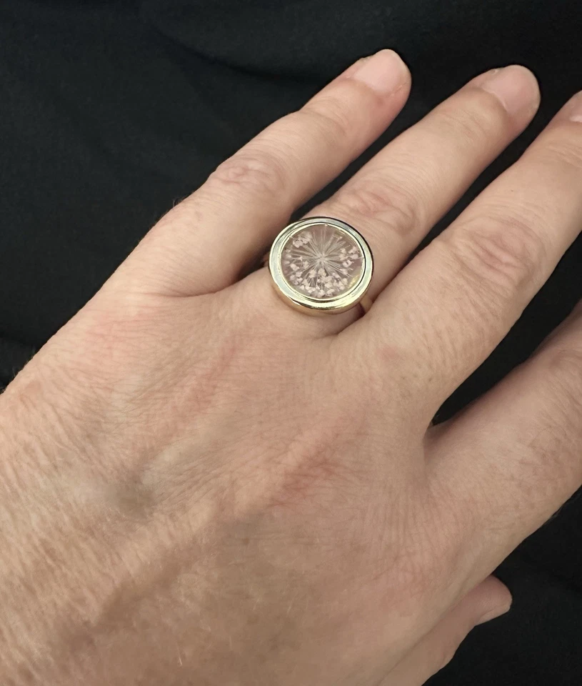 Anillo Anthropologie Flor Preservada Talla 8 Foto 2 de 3