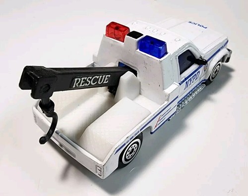 2004 Realtoy NYPD Police White 1/64 Diecast/Plastic Tow Truck Wrecker - Picture 7 of 10