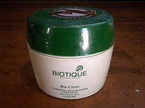 biotique bio clove purifying anti-blemish face pack (175 g)