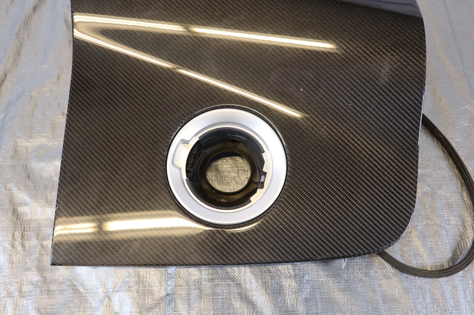 2014 AUDI R8 V8 QUATTRO AWD 4.2L OEM CARBON FIBER EXTERIOR GAS LID COVER *DAMAGE