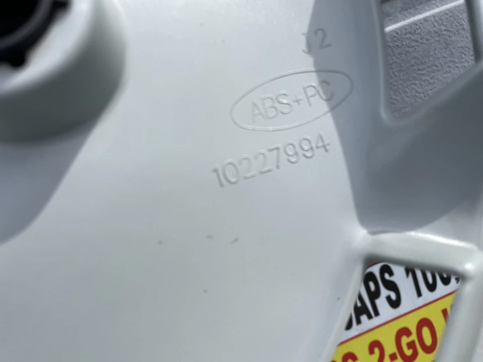 Chevrolet Monte Carlo Lumina usado tapacubos cubierta de rueda OEM 15” #10227994 Foto 3 de 3