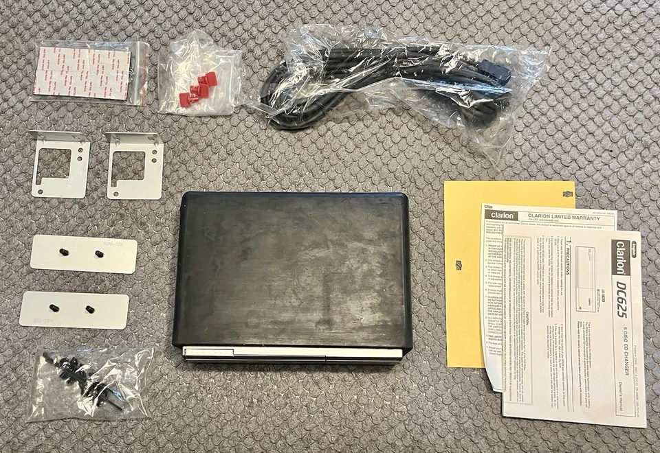 CLARION PRO AUDIO DC625 C-BUS 6 Disc CD Changer  - Image 2 of 4