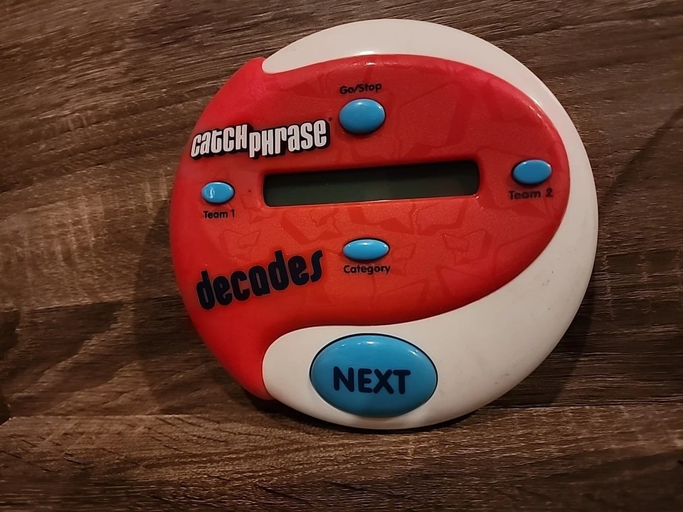 Juego electrónico portátil Catch Phrase Decades Hasbro Gaming 2013 PROBADO Y FUNCIONA Foto 2 de 4