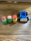 Vtg. Fisher-Price Little People Action Garage Race Car Blue + 3 Figures