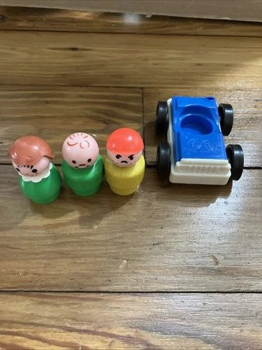 Vtg. Fisher-Price Little People Action Garage Race Car Blue + 3 Figures