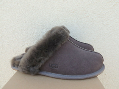 Metal logo ugg slippers new arrivals