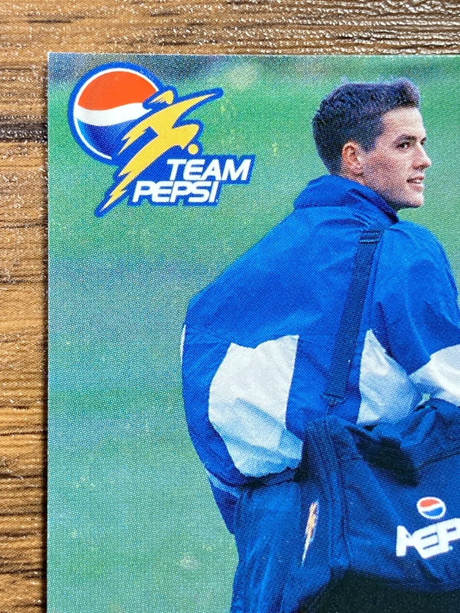 Team Pepsi 2002 FIFA World Cup Soccer Card Michael Owen KFC Pizza
