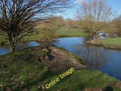 Foto 12x8 Flusskreuzung Frimley Der Zusammenfluss des Blackwater (rechts) c2014
