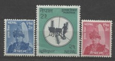 No: 99933 - NEPAL - LOT OF 3 OLD STAMPS - MH!!