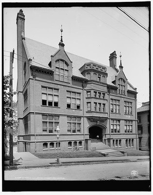 Photo:Providence Rhode Island Pembroke Hall Brown University c1906