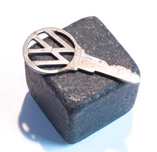 Vintage Original VW Volkswagen Key Witte 6D