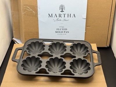 (#98)MARTHA STEWART 6-Cup Fluted Shaped Pre-Seasoned Cast Iron Mold Pan