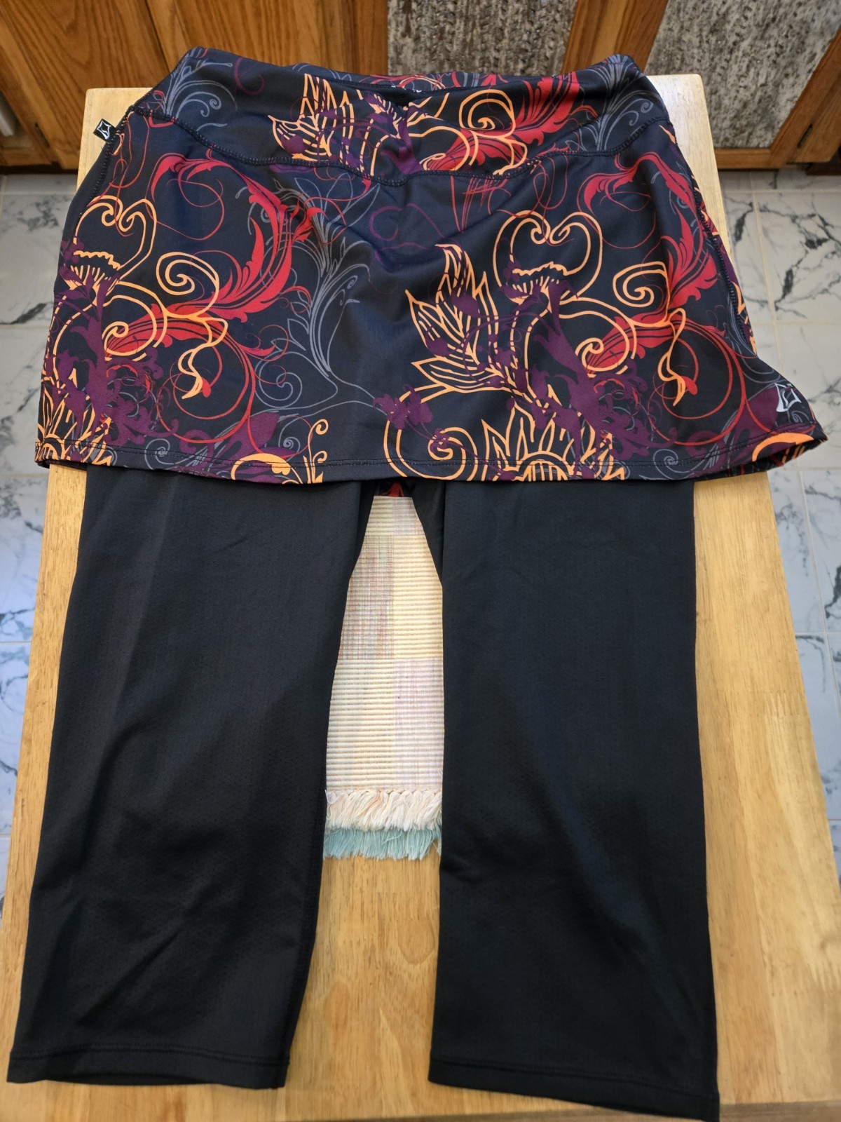 Skirt Sports Crop Leggings Womens Size Med Rare Arya Print, Mint Condition-image