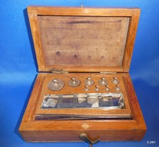 ANCIENNE BOITE DE POIDS  D' ETALONNAGE DE PRECISION