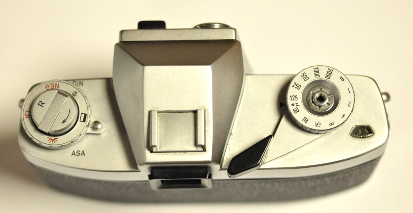 Leica Leicaflex Standard Mark I 35mm SLR camera body. PARTS OR REPAIR