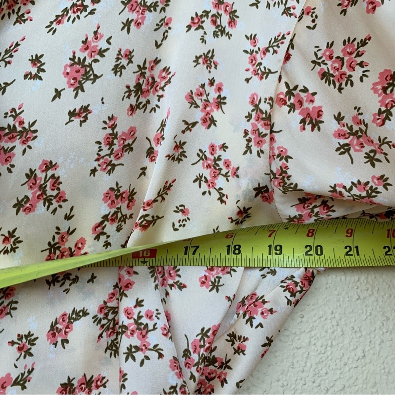 Zara Beige Cream Floral Satin Long Sleeve Button Down Shirt Blouse Size XS thumbnail 8