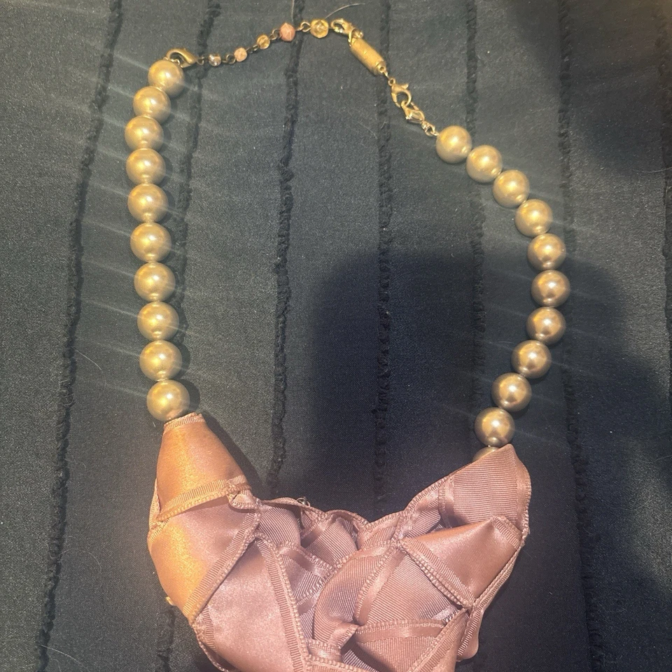 Collar Swarovski Cinta Lila Perla y Cristal en Caja Original Foto 4 de 4