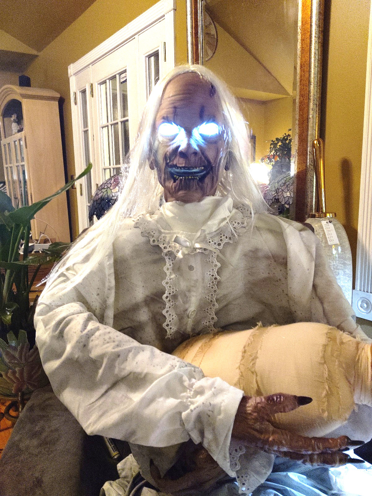 Halloween Animatronic Tekky Toys 2.9Ft Gravely Gruesome Granny Prop Motion/Sound