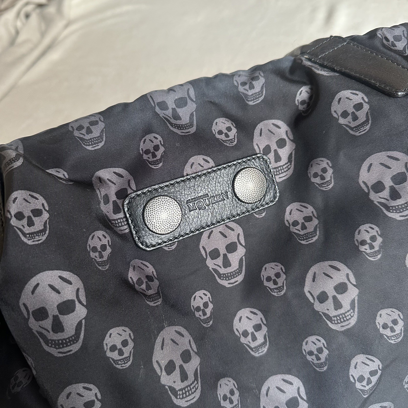 ALEXANDER MCQUEEN designer rare skull patterned large shoulder bag image 3