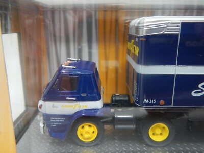 M2 Machines Auto-Haulers 1969 Dodge L600 COE & 1969 Dodge Charger
