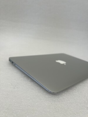 ジャンク品 Apple MacBook Air 13インチ シルバー 13インチMacBook Air [整備済製品] 8コアCPUと8コアGPUを搭載したApple